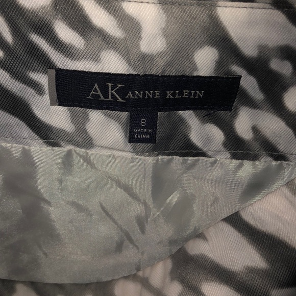Silver cheetah print Anne Klein skirt size 8 - Picture 2 of 2